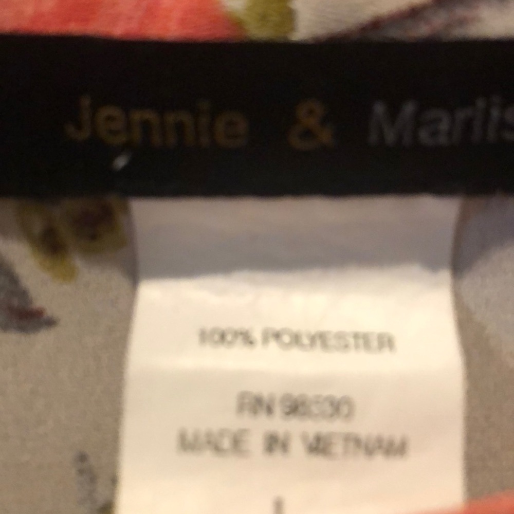 Jennie & Marlis 100% polyester V-neck blouse - Picture 6 of 6